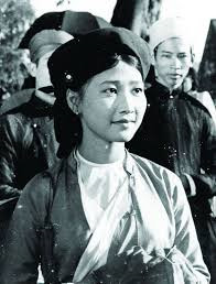 Áo yếm được xử lý như thế nào trên phim Việt?